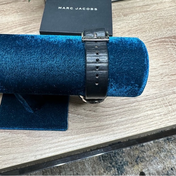 MARC BY MARC JACOBS BLACK WOMENS LEATHER WATCH AUTHENTIC FINAL $49 - Picture 3 of 10